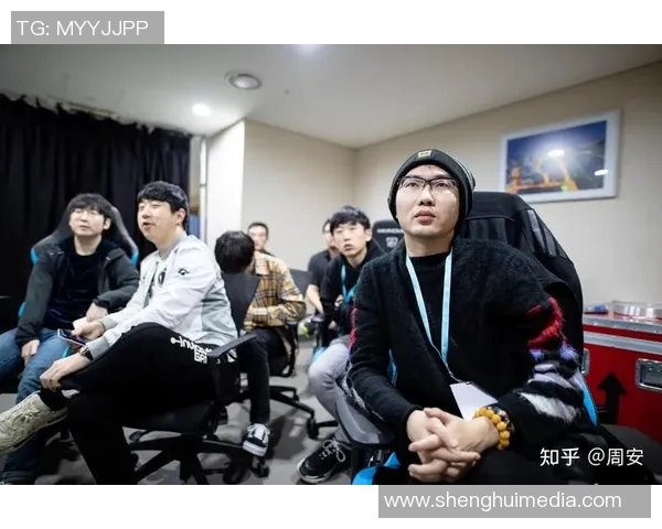 英雄联盟深度解析：揭开FPX战队意识与策略的神秘面纱